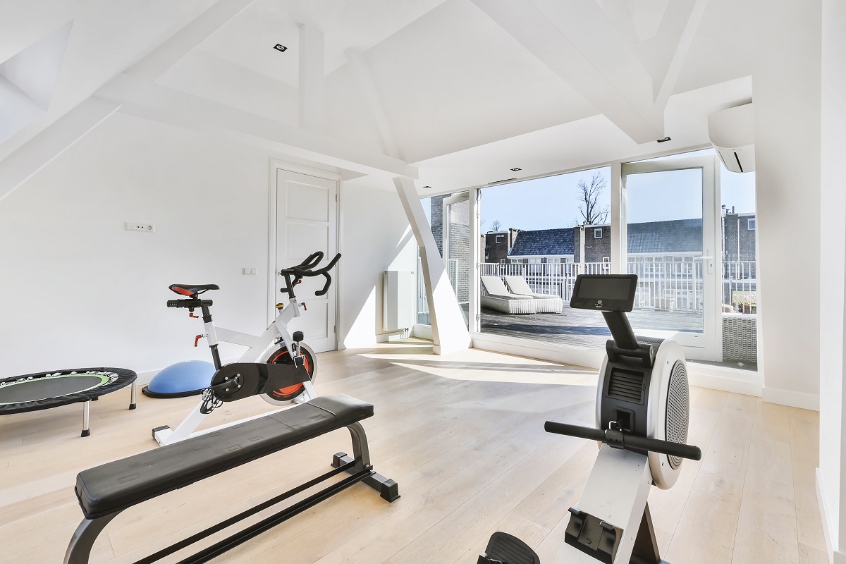 What are the advantages of working out at home?